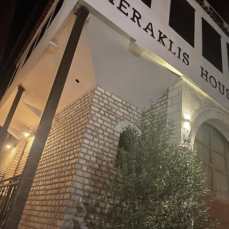 Heraklis Hotel Berat Bagian luar foto