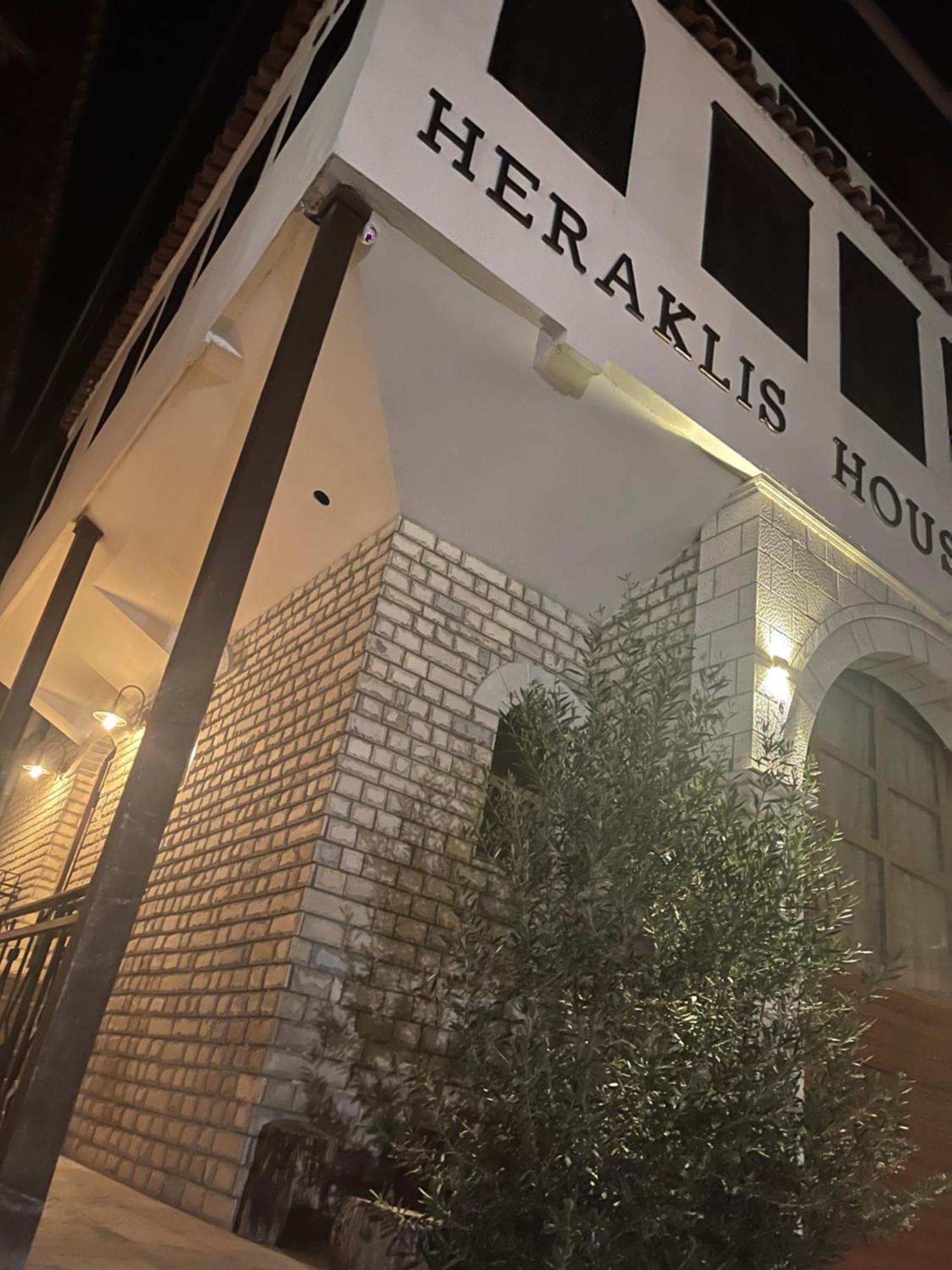 Heraklis Hotel Berat Bagian luar foto