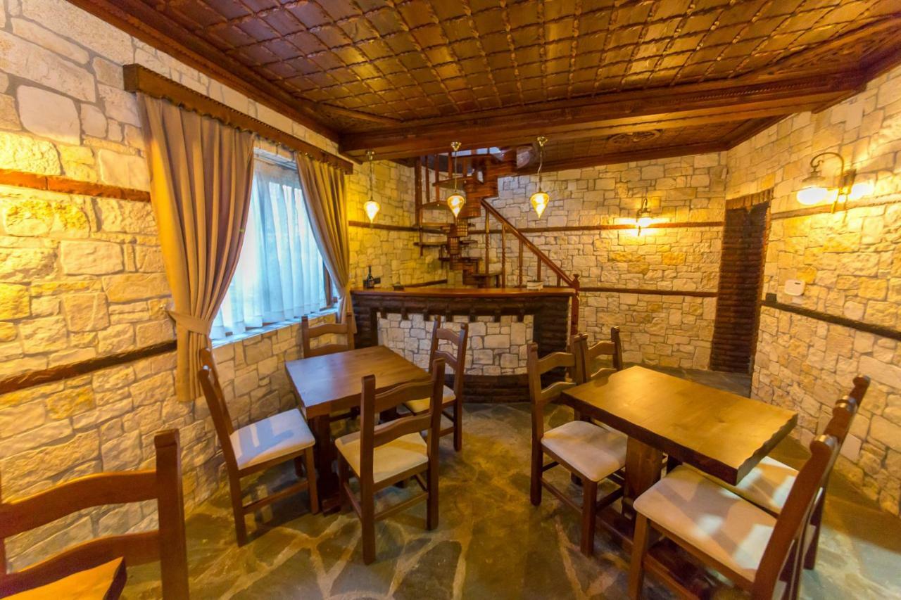 Heraklis Hotel Berat Bagian luar foto