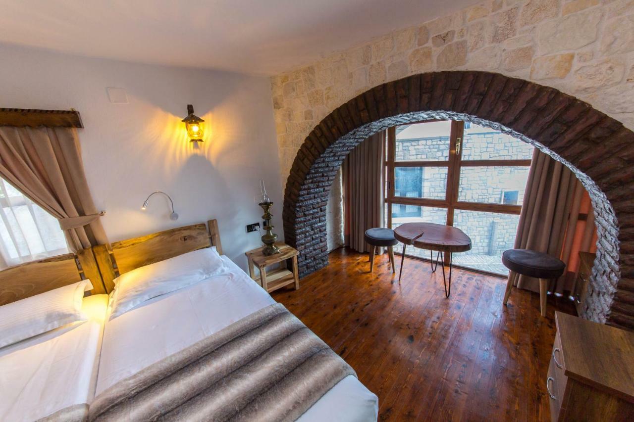 Heraklis Hotel Berat Bagian luar foto