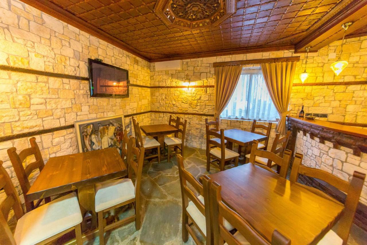 Heraklis Hotel Berat Bagian luar foto