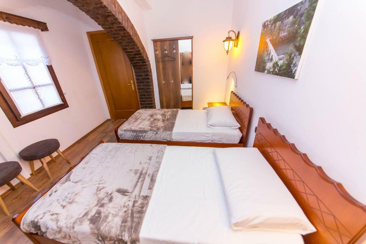 Heraklis Hotel Berat Bagian luar foto