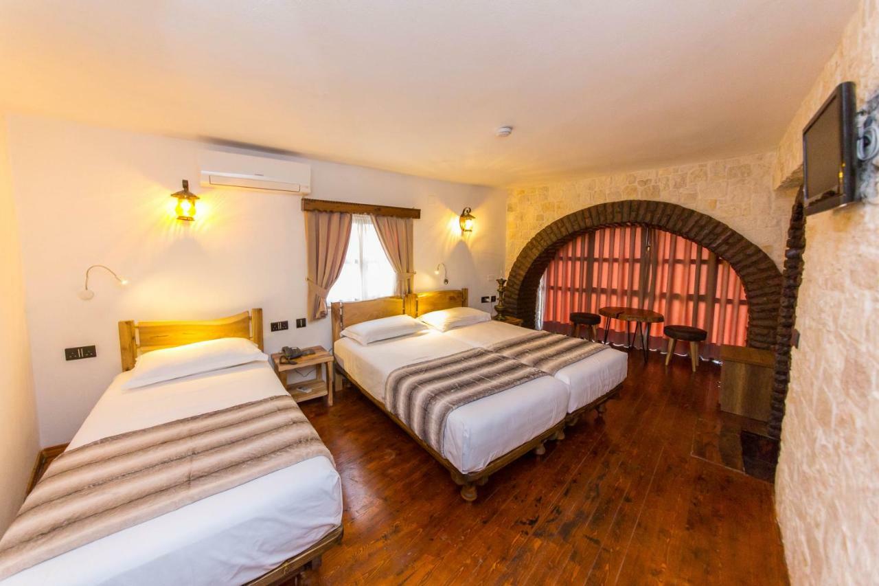 Heraklis Hotel Berat Bagian luar foto
