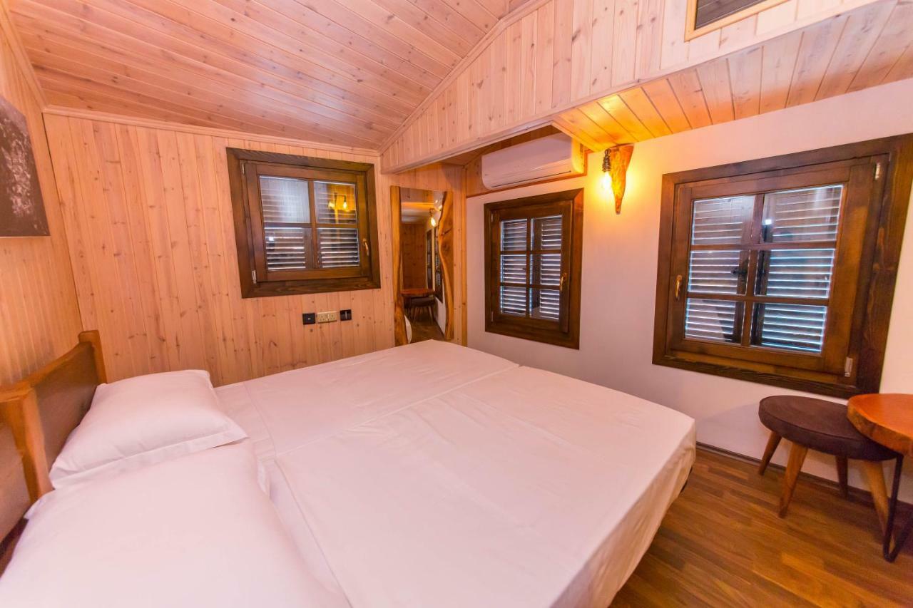 Heraklis Hotel Berat Bagian luar foto