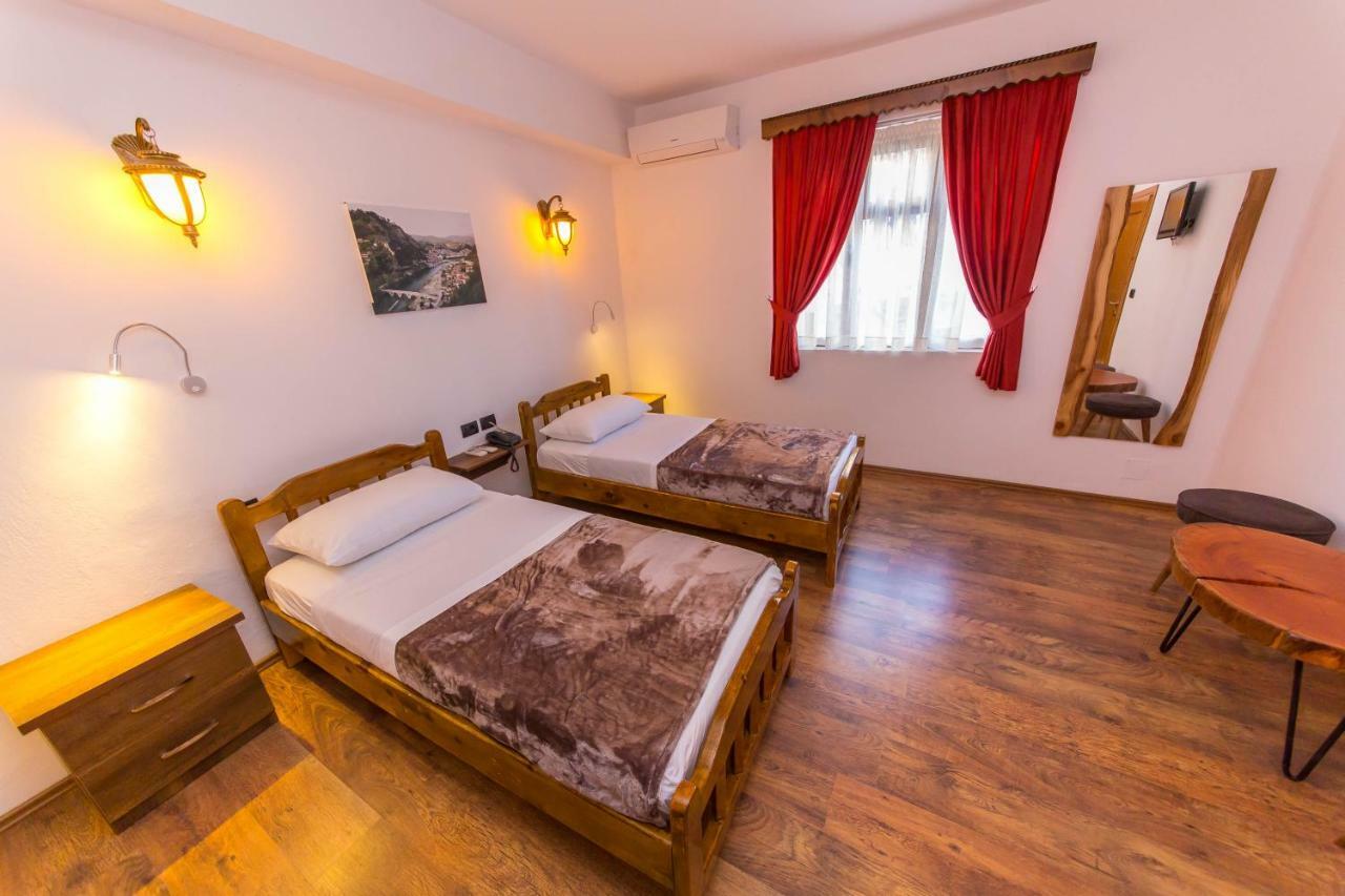 Heraklis Hotel Berat Bagian luar foto