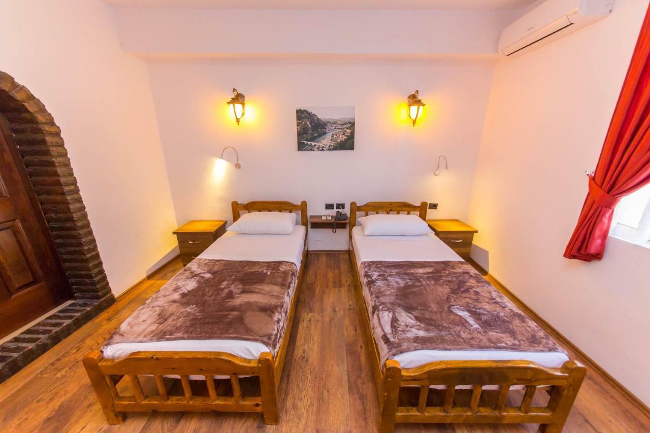 Heraklis Hotel Berat Bagian luar foto