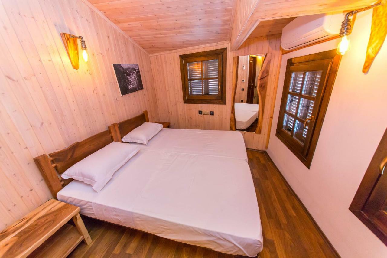 Heraklis Hotel Berat Bagian luar foto