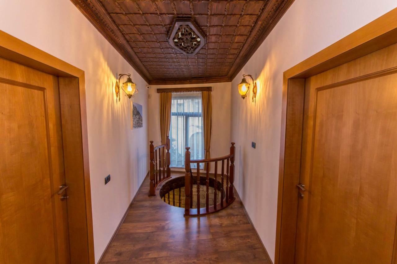 Heraklis Hotel Berat Bagian luar foto