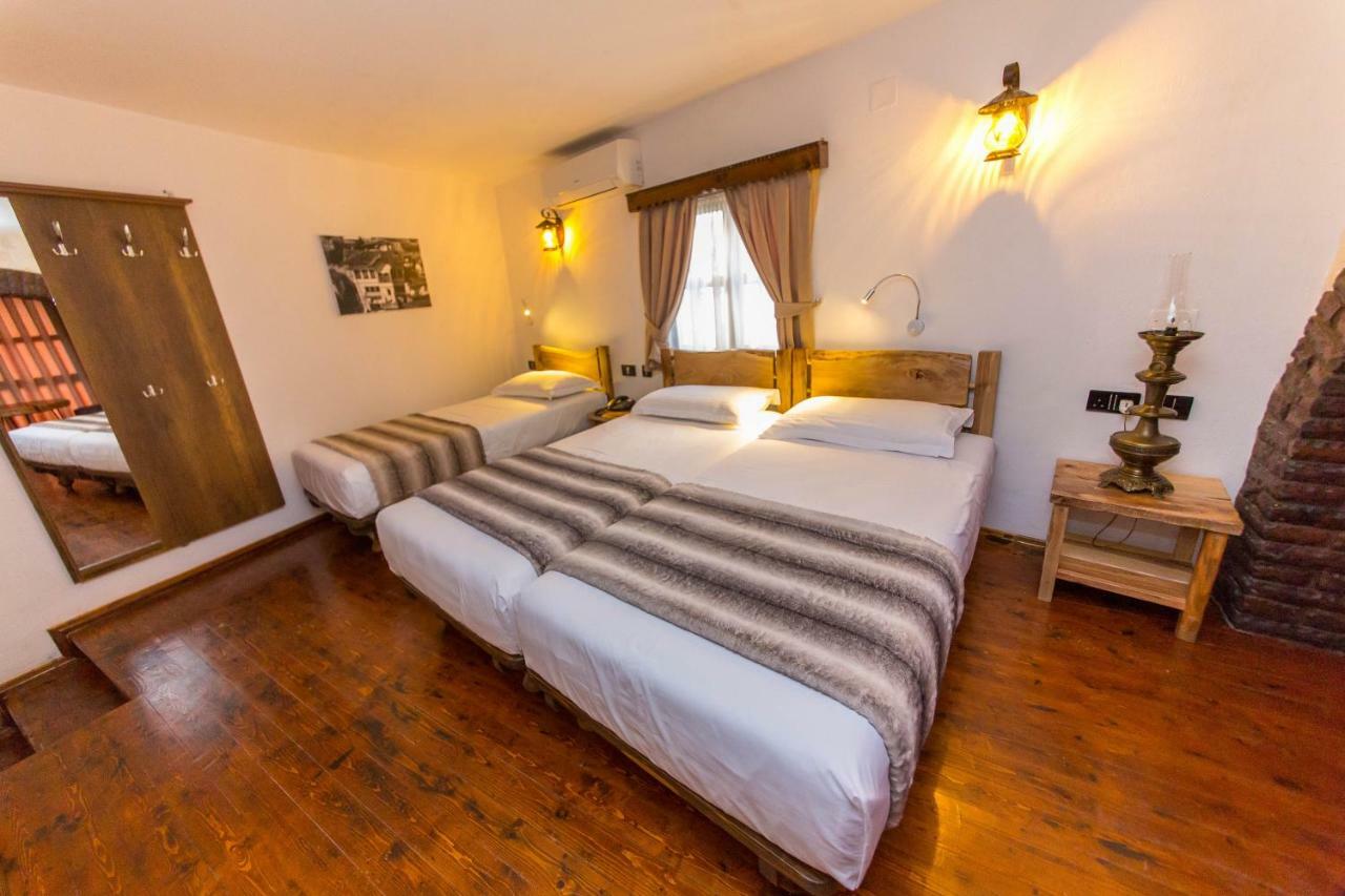 Heraklis Hotel Berat Bagian luar foto