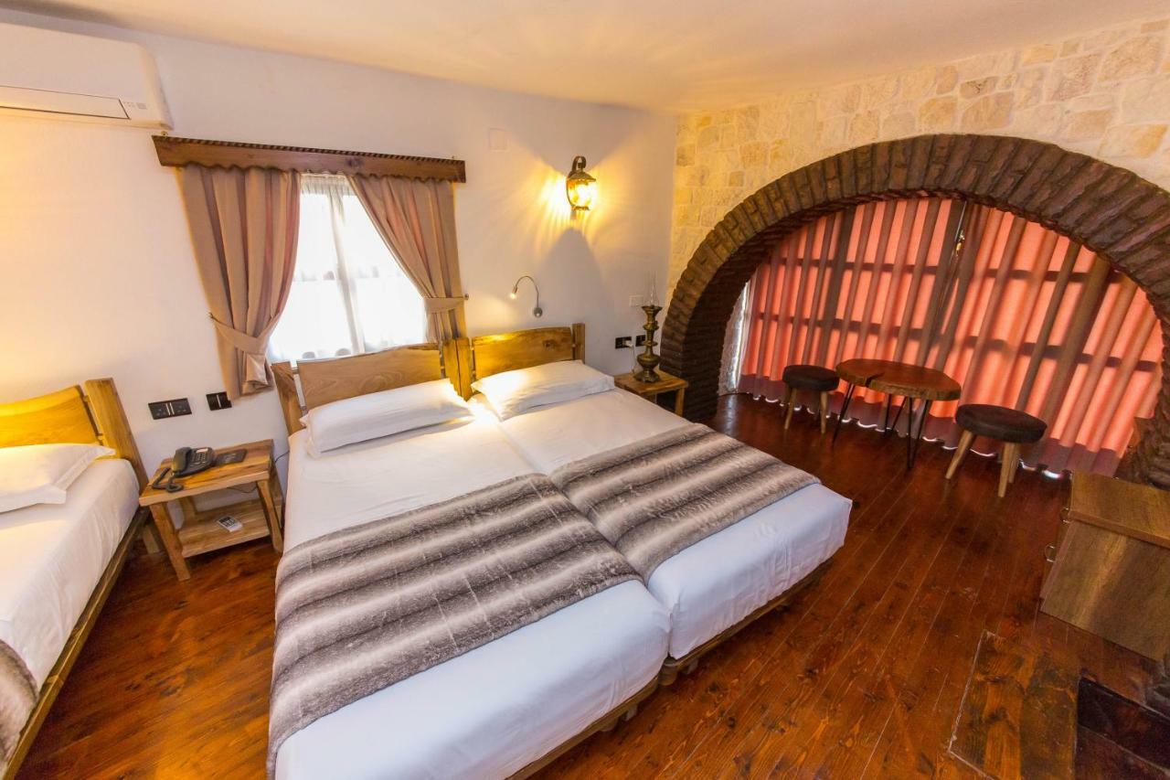 Heraklis Hotel Berat Bagian luar foto